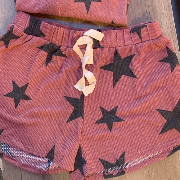 - Two piece Star Print Short Set Top and shorts - Picture 4 of 7